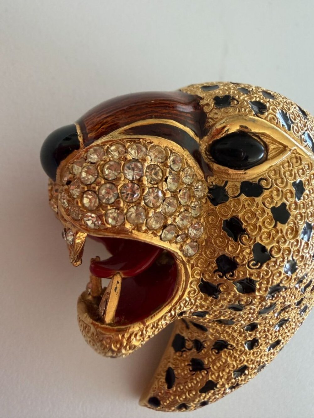 CINER Vintage Leopard Head Signed Rhinestone Brooch Pin - Picture 6 of 8
